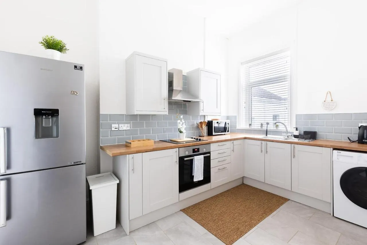 Judah Suites By Koya Homes - Tv Bed Apartment, Central High Street, Free Parking Barry 0*,