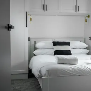 Goodstay By Urban Space Lodge